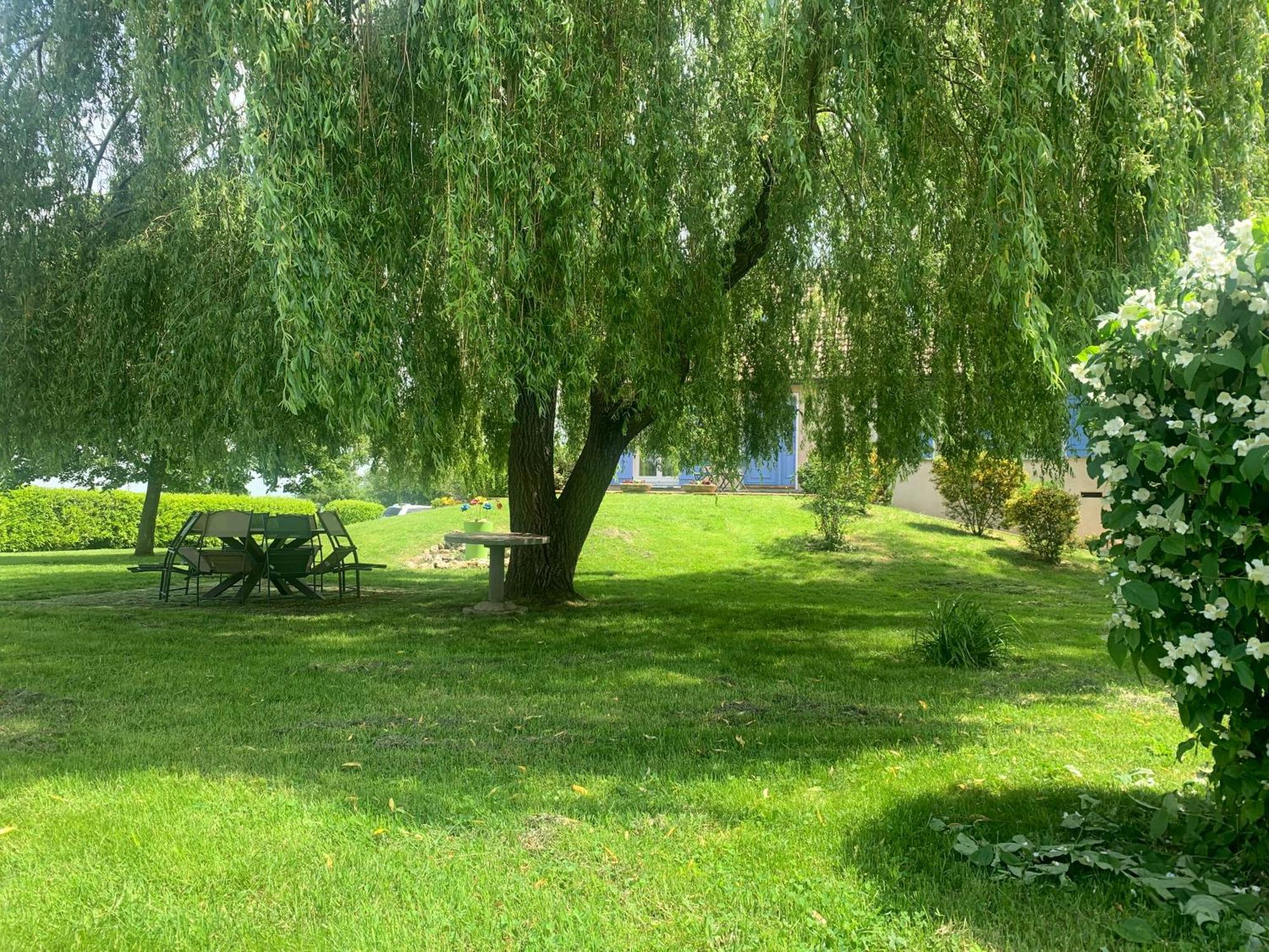 Вилла Le Bleu De B. Saint-Etienne-en-Bresse Экстерьер фото